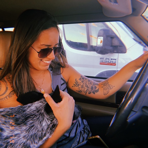 Meet your Posher, Rae - Picture 1 of 1